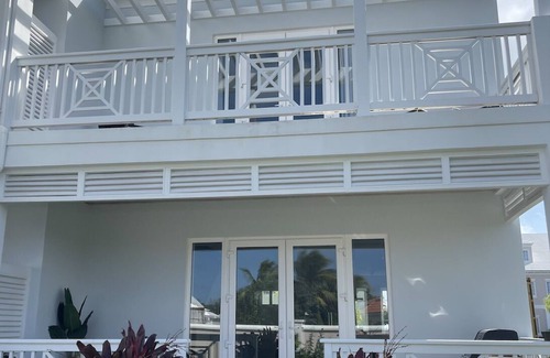 Palm Cay House | Modern Luxury Townhome in Nassau - steps to the beach!