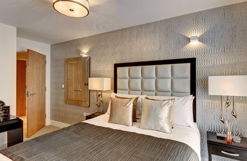 Swiss Cottage Apartment | Modern, Luxury Two-Bed Apartment with Private Patio