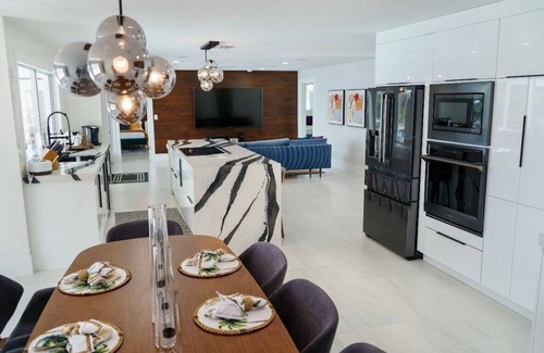 Caloosahatchee Villa | Modern Luxury Villa Gorgeous Views!