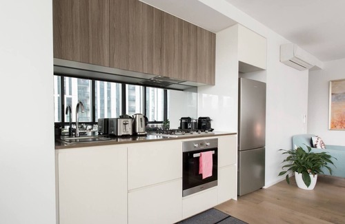 Docklands Apartment | Modern Magic on the Yarra with Resort Amenities
