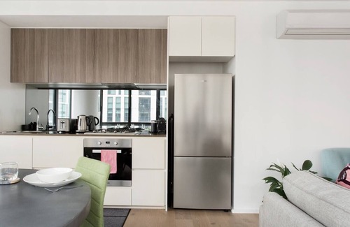 Docklands Apartment | Modern Magic on the Yarra with Resort Amenities