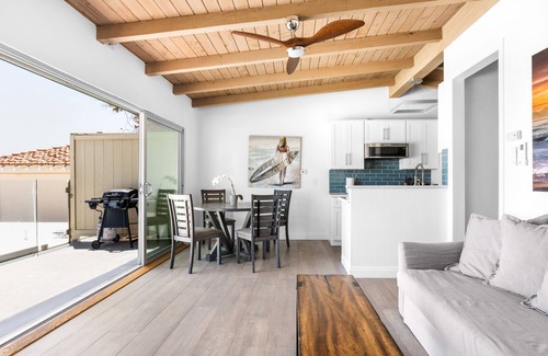 Los Angeles County Condo | Modern Malibu Road Oceanfront Beach House with AC PRIVATE BEACH