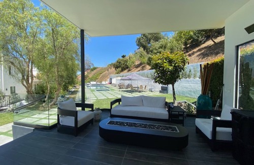 Baldwin Hills House | Modern Mansion with City Views, Heated Pool, Hot tub, & Luxury Cabana