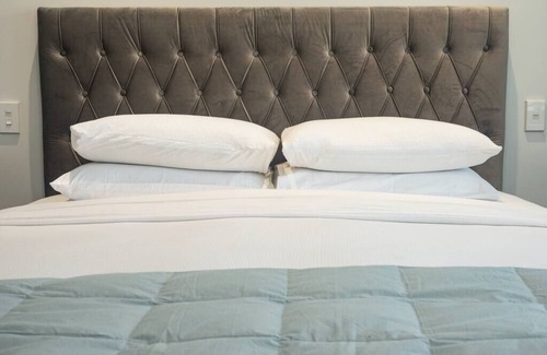 Mount Maunganui House | Modern Marine Parade Apartment