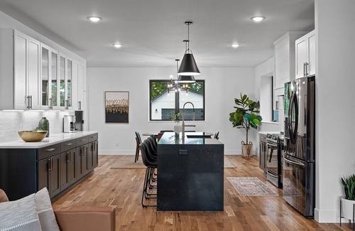 Holland House | "MODERN MARVEL"- 2 KINGS, 2 QUEENS, 2 TWINS, 4 TVs
