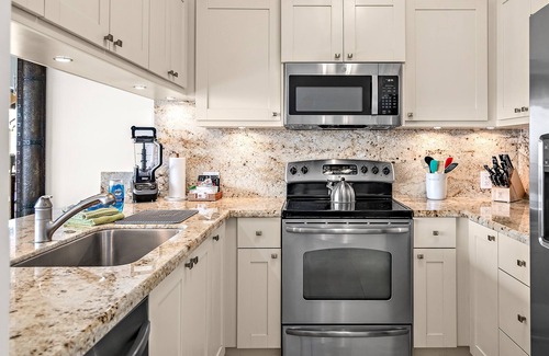 Kihei Condo | Modern Maui Kamaole Condo | Ocean View | A/C | Near Beach & Pool
