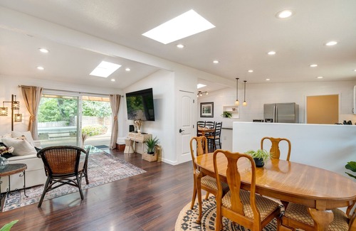 Meadow Vista Cottage | Modern Meadow Vista Vacation Home w/Spacious Deck