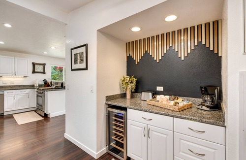 Meadow Vista Cottage | Modern Meadow Vista Vacation Home w/Spacious Deck