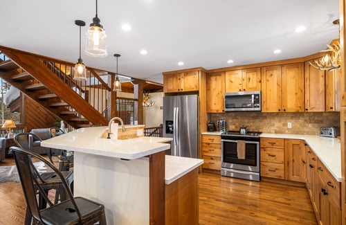 Grand Lake House | Modern meets cozy! Mountain & lake views! Hot Tub! Pet Friendly!