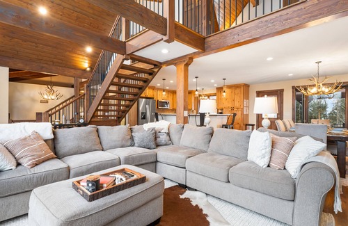 Grand Lake House | Modern meets cozy! Mountain & lake views! Hot Tub! Pet Friendly!