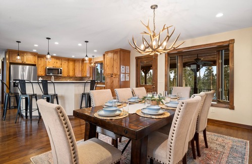 Grand Lake House | Modern meets cozy! Mountain & lake views! Hot Tub! Pet Friendly!