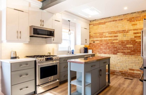 Kitchener House | Modern Meets Industrial Near the ❤️ of DT