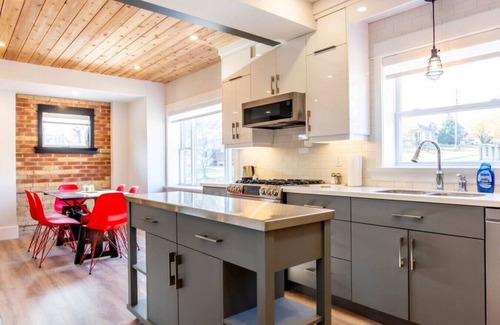 Kitchener House | Modern Meets Industrial Near the ❤️ of DT