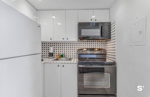 North Bay Village Apartment | Modern Miami Studio | Bay & Skyline Views