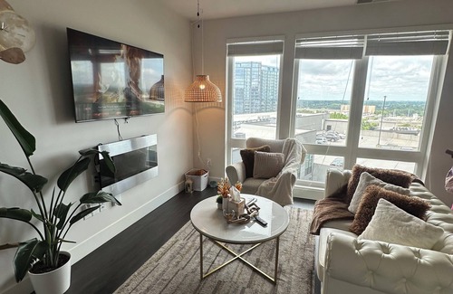 Westside Condo | Modern Midtown Getaway Near Stadium & Dining