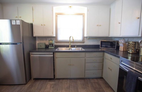 Menasha Apartment | -Modern Minimalism: Cozy, Sleek Stay-