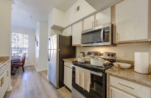 MacGregor Apartment | Modern Minimalist 2Bed | TMC & 5 min from Midtown