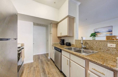 MacGregor Apartment | Modern Minimalist 2Bed | TMC & 5 min from Midtown