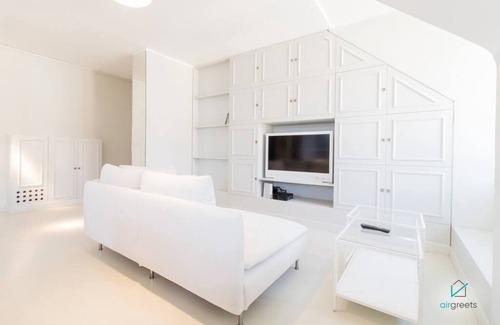 Wahring Apartment | MODERN, MINIMALIST APARTMENT IN VIENNA
