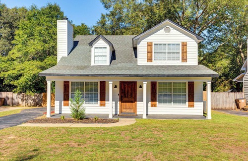 Saint Elmo House | Modern Mobile Home w/Deck & Fully Fenced Yard!