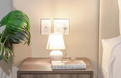 Gay Village Hotel | Modern Mood King – Downtown MTL