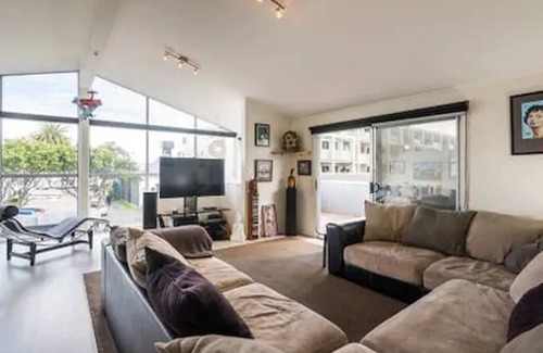 Mount Maunganui House | Modern Mount getaway in the heart of the Mount