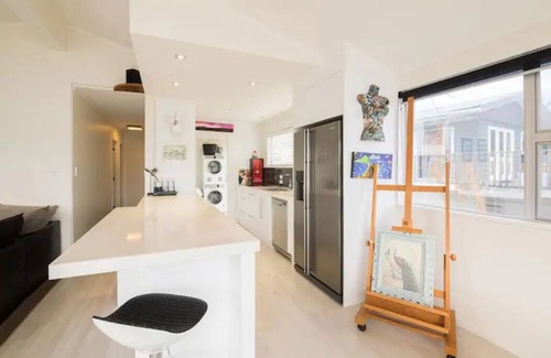 Mount Maunganui House | Modern Mount getaway in the heart of the Mount