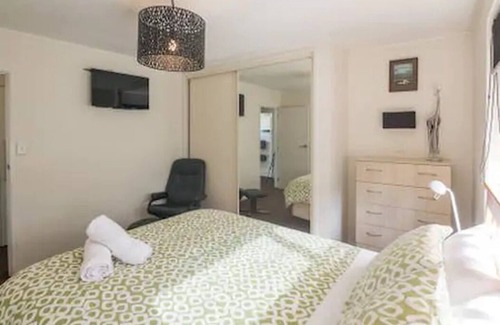Mount Maunganui House | Modern Mount getaway in the heart of the Mount