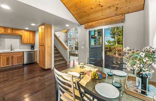 Woodland Park House | Modern Mountain Cabin | Family & Pet-Friendly with Views, Wildlife, & Wi-Fi