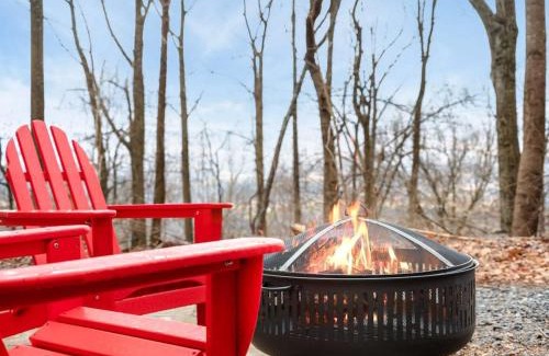 Ridgeway House | Modern Mountain Cottage w Hot Tub, Fire Pit, WiFi