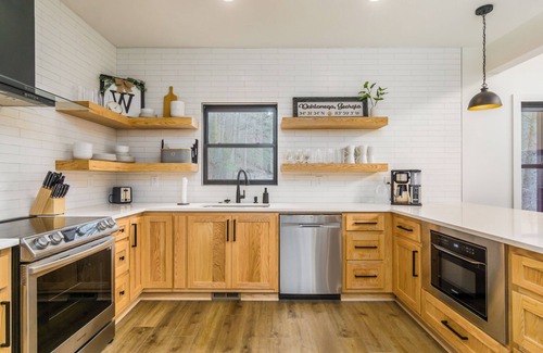 Dahlonega House | Modern Mountain Escape-Hot Tub/Creek/Games Galore/3-Bedrooms!