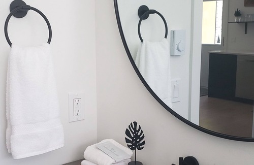 Silver Star Mountain Bed & Breakfast | Modern Mountain Escape BnB Near Silver Star Mountain Ski Resort & Sovereign Lk