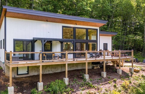Todd House | Modern Mountain Escape w/Hot Tub & Views