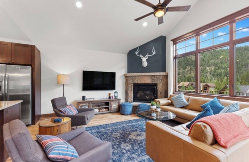 Keystone House | Modern Mountain Escape - Walk to Lifts - Private Hot Tub, Views, Work-Friendly