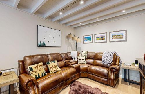 Olympic Valley Apartment | Modern Mountain Getaway