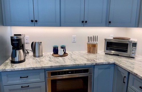 Ferguson Cabin | Modern Mountain Getaway, Hot Tub, Pet Friendly, WiFi, Long Range Sunset Views