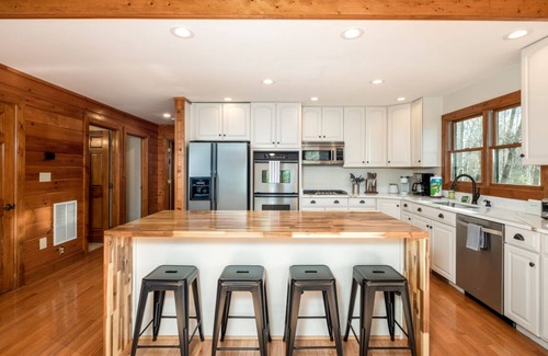 Brevard House | Modern Mountain Getaway in Connestee Falls now with a Tesla charger!