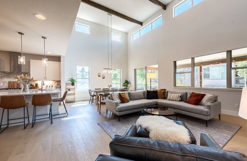 Granby House | Modern Mountain Golf/Ski/Lake Retreat w/Hot Tub