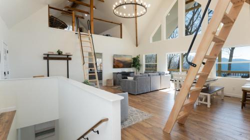 Waynesville House | Modern Mountain House with Amazing Views and Hot Tub
