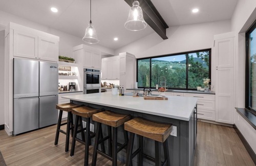 Cripple Creek House | Modern Mountain Retreat with Sauna and Spectacular views.