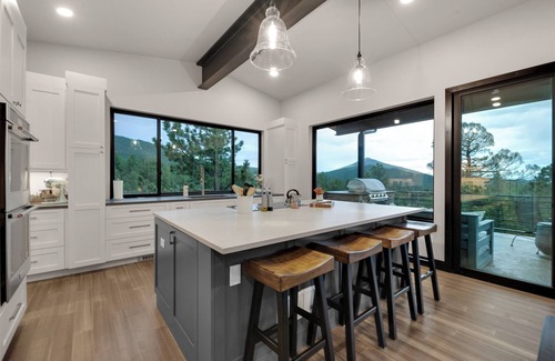 Cripple Creek House | Modern Mountain Retreat with Sauna and Spectacular views.