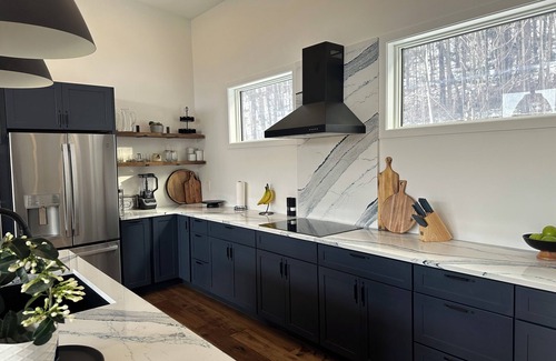 Pownal House | Modern Mountain Retreat with view 3 Bed 3.5 Bath sleeps 10 in peaceful Pownal VT