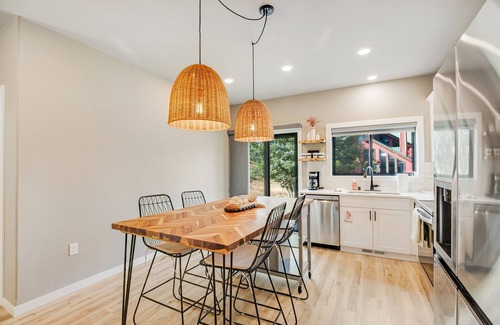Crested Butte House | Modern mountain stay with a patio, beautiful interior, & well-equipped kitchen