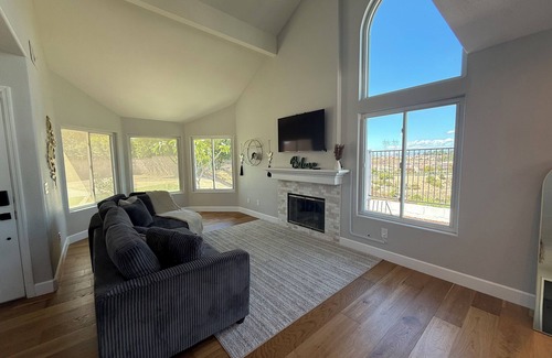 Canyon Country House | Modern Mountain Vie Retreat Sleeps 12 Sunset View & Fireplace