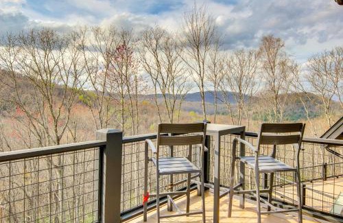 Glenville Apartment | Modern Mountain-View Gem with Deck in Glenville