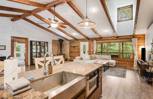 Candler Cabin | Modern Mountainside Cabin | Hot Tub, Game Room + Biltmore Pass Near Asheville