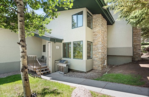 Snowmass Village House | Modern, MTN Retreat w/Fireplace, Pool, Hot Tub, Steps to Snowmass Base Village