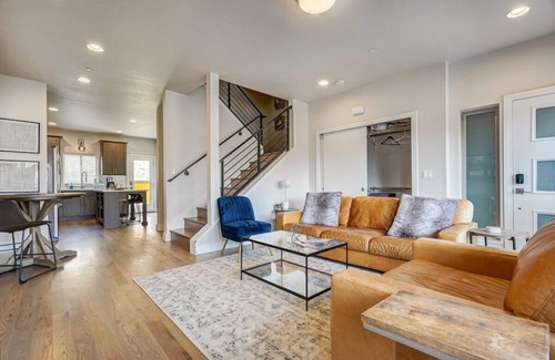 Colorado Springs House | Modern-Mtn Views- Rooftop Deck w/Firepit- Downtown
