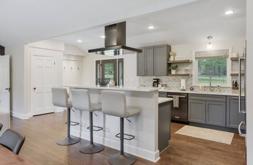 Inglewood House | Modern Music City Oasis Sauna & Spacious Yard!