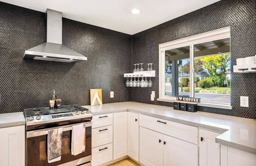 Napa House | Modern Napa 3BD Wine Country Escape w/Pool & Spa